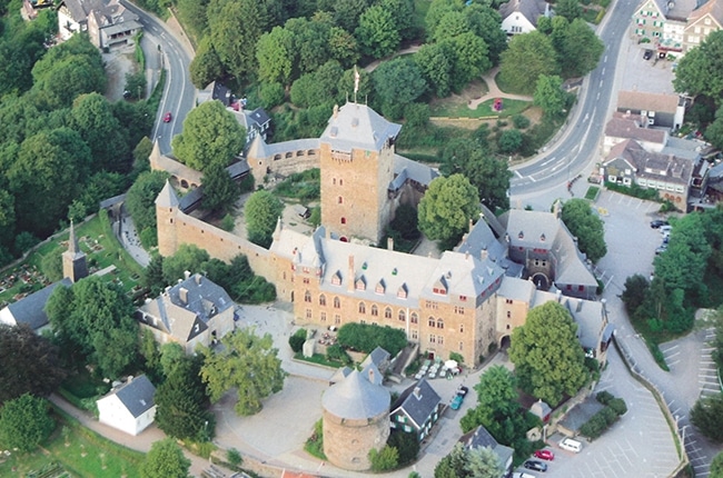 Schloss Burg aus der Schrägansicht
