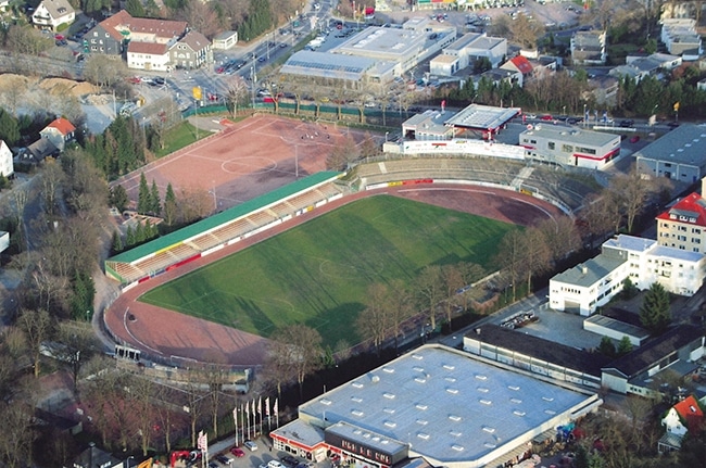 Sportplätze, Sporthallen und Schwimmhallen