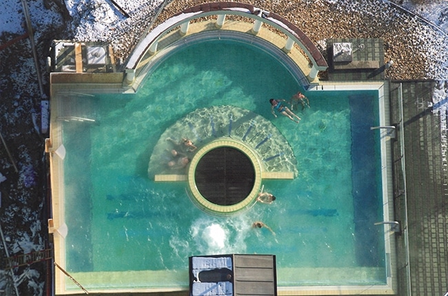Außenbecken des H20 Schwimmbades